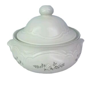 Pfaltzgraff HEIRLOOM Gray Stoneware White Floral 2 Qt Covered Casserole Bowl